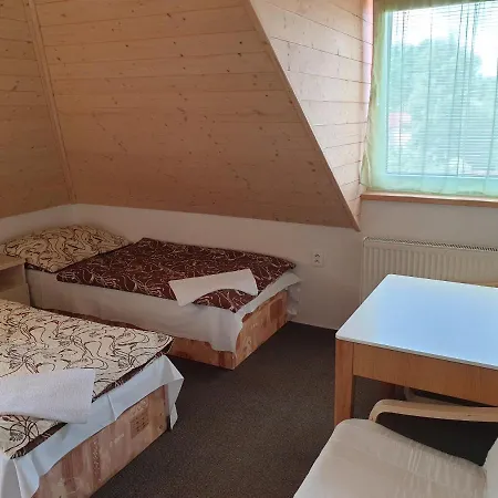 民宿 Benatky U Litomysle *